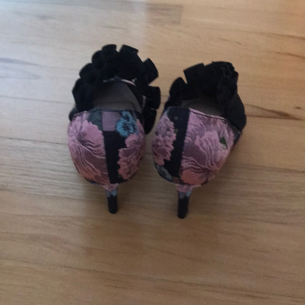 Heels - Picture 3 of 4
